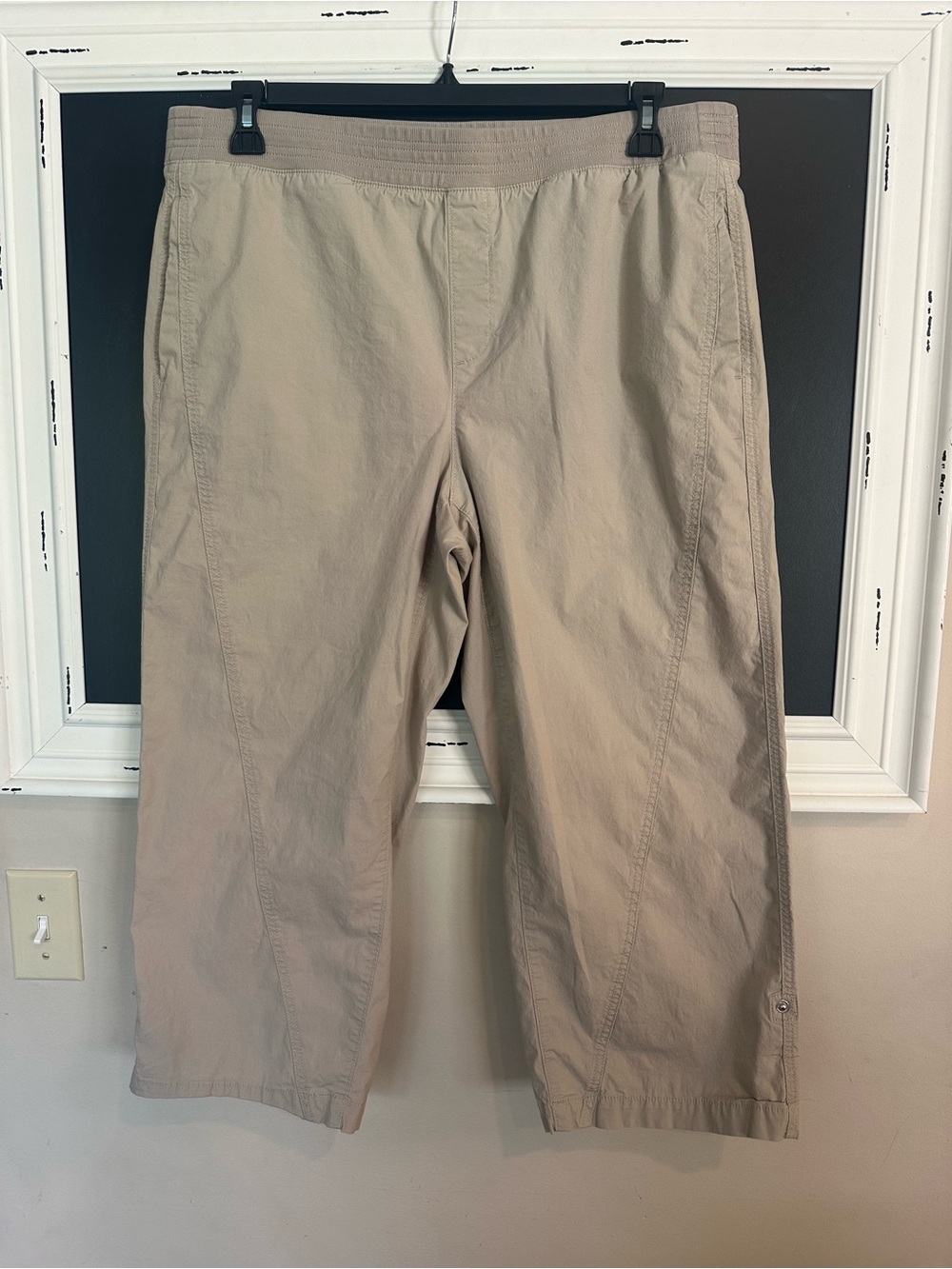 Chico's 3 Beige Khaki Cropped Pull-On Pants. XL